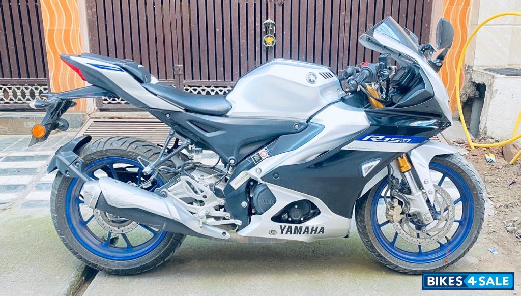 Yamaha R15M
