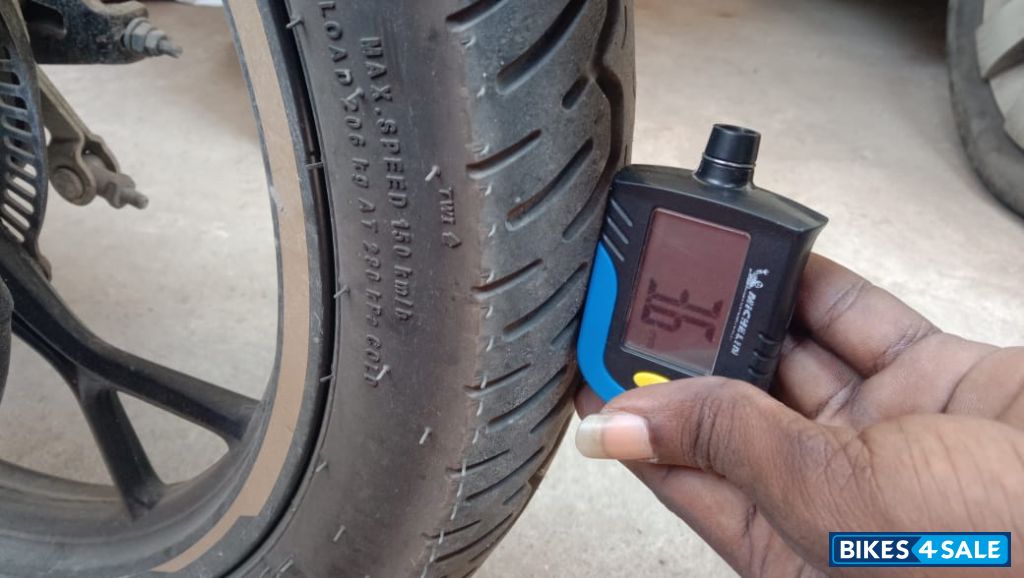 Black And Gold Bajaj Platina 110 ABS Black And Gold Bajaj Platina 110 ABS