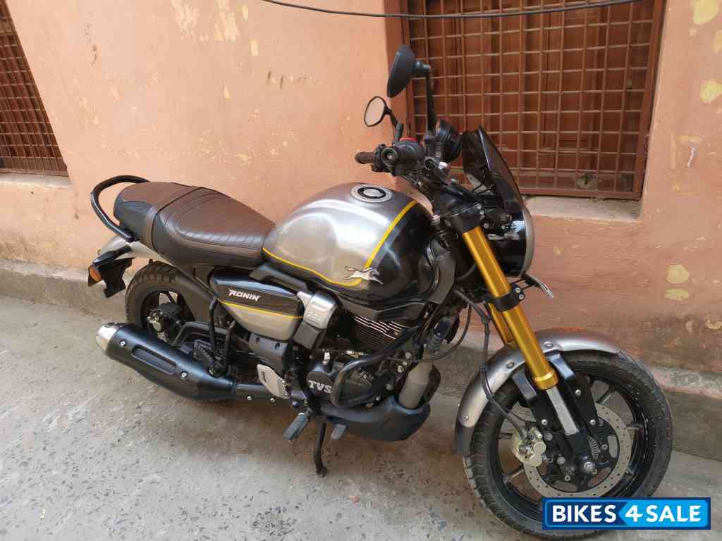 TVS Ronin TD