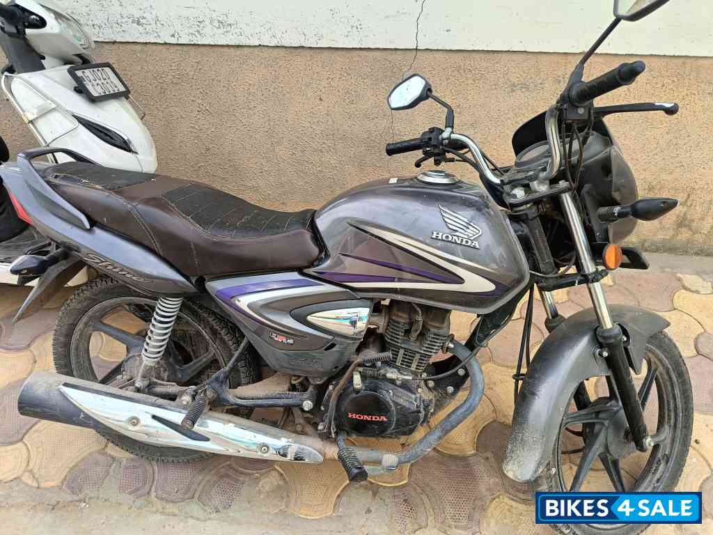 Black Honda CB Shine