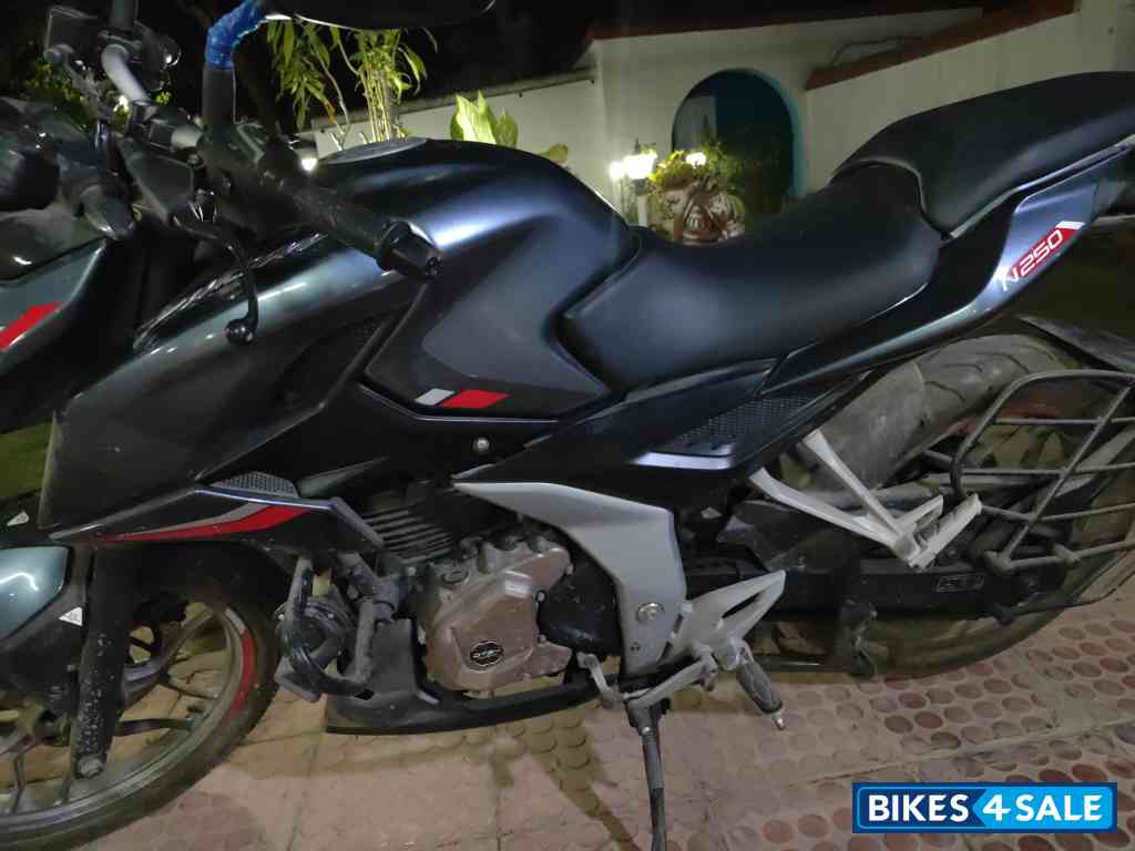 Black Bajaj Pulsar N250