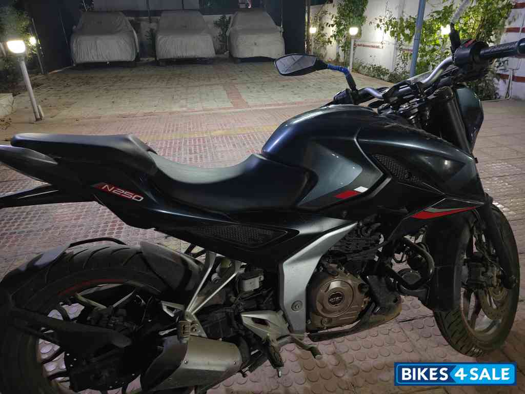 Black Bajaj Pulsar N250