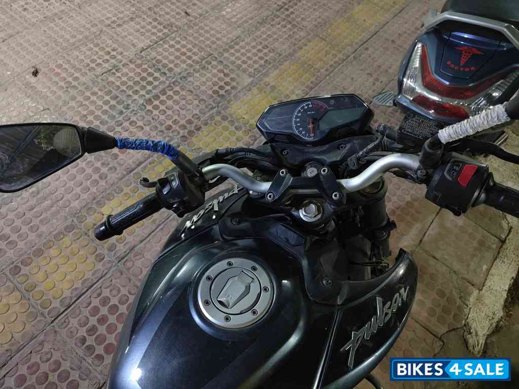 Black Bajaj Pulsar N250