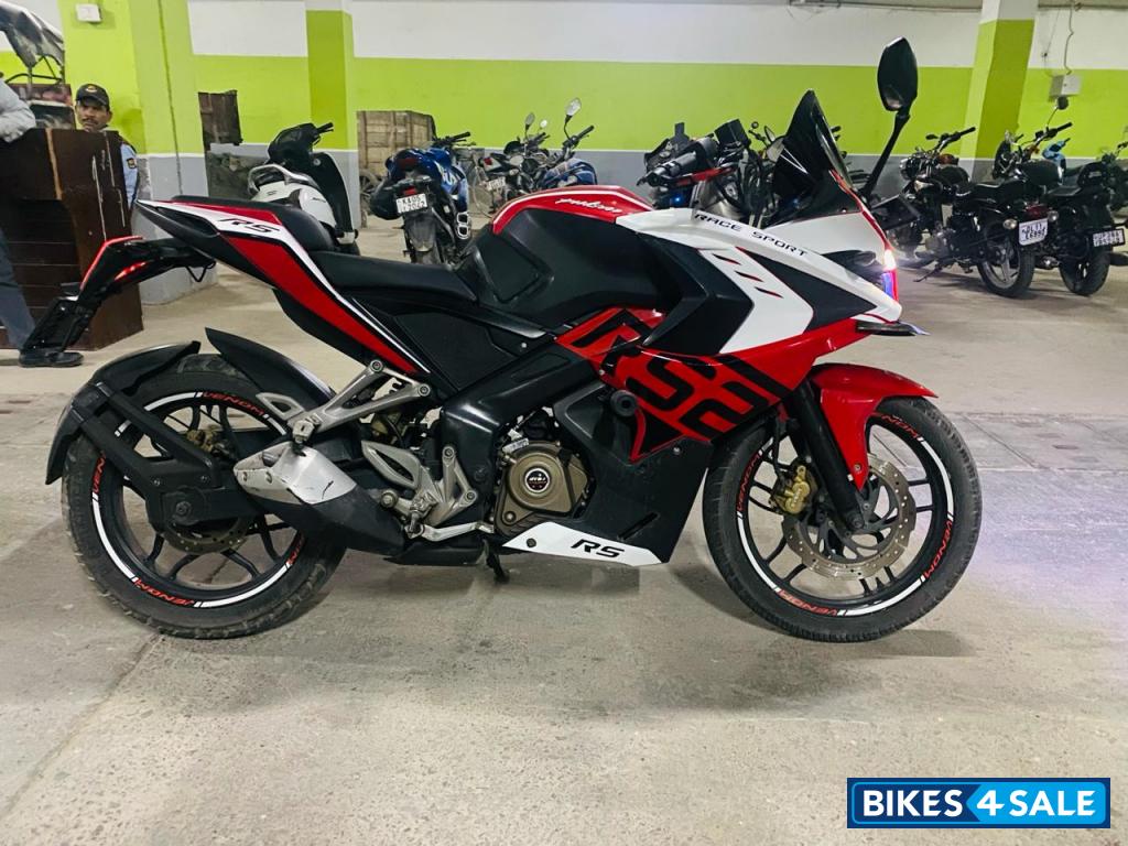 Bajaj Pulsar RS 200