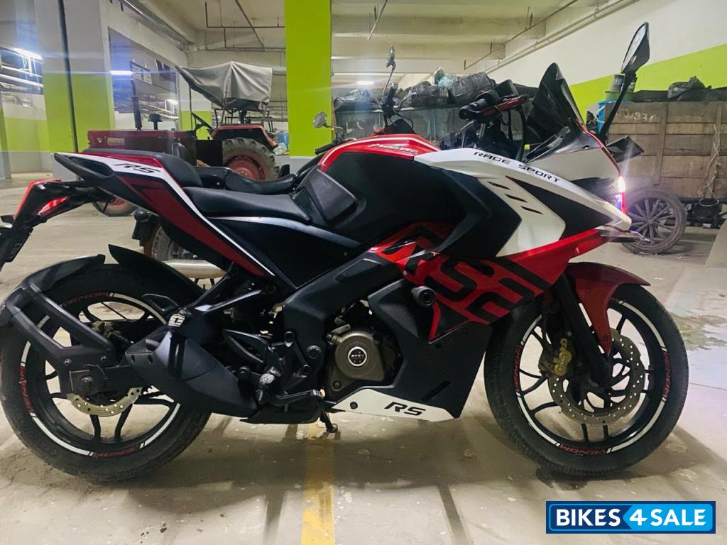 Bajaj Pulsar RS 200