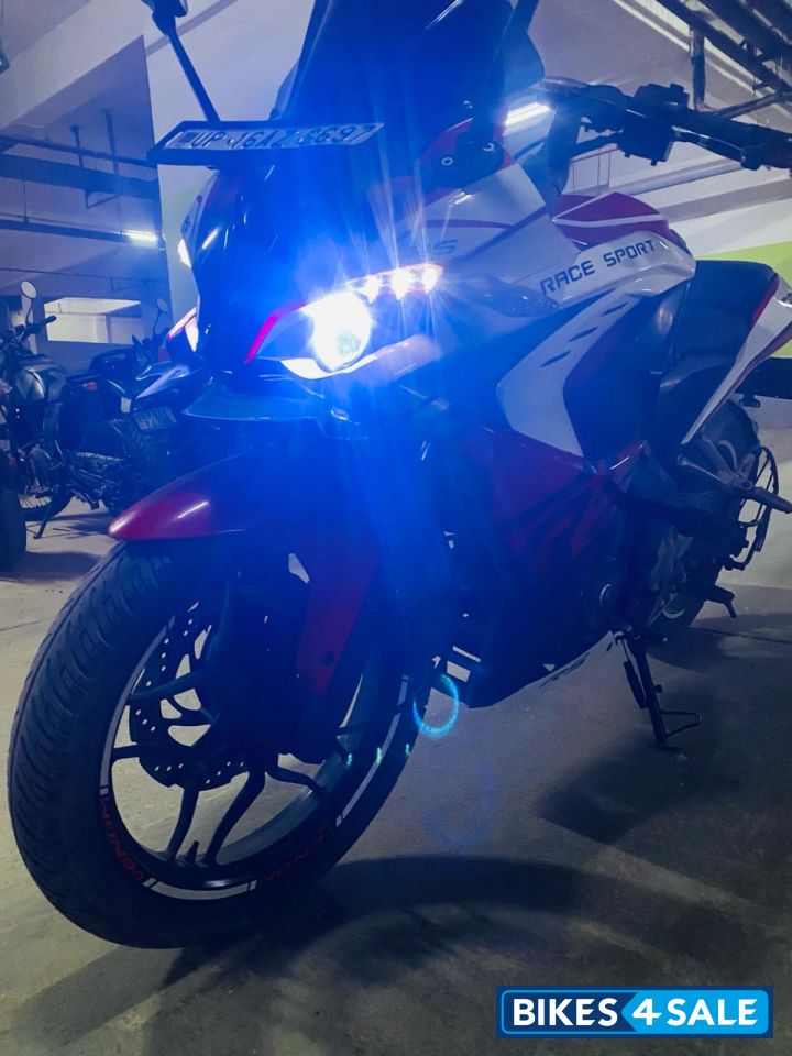 Bajaj Pulsar RS 200