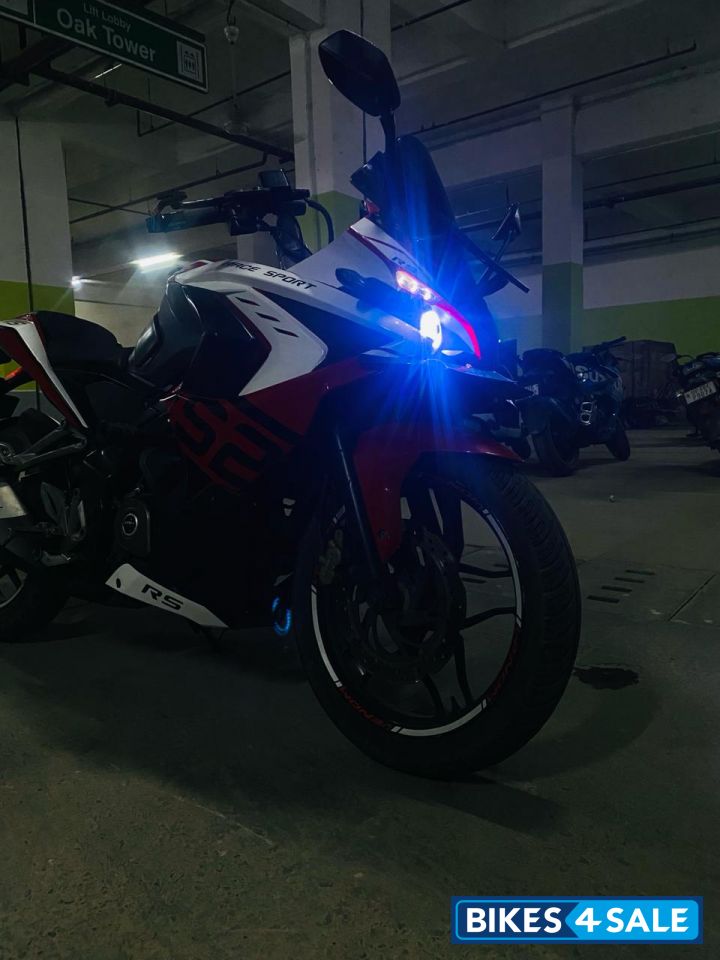 Bajaj Pulsar RS 200