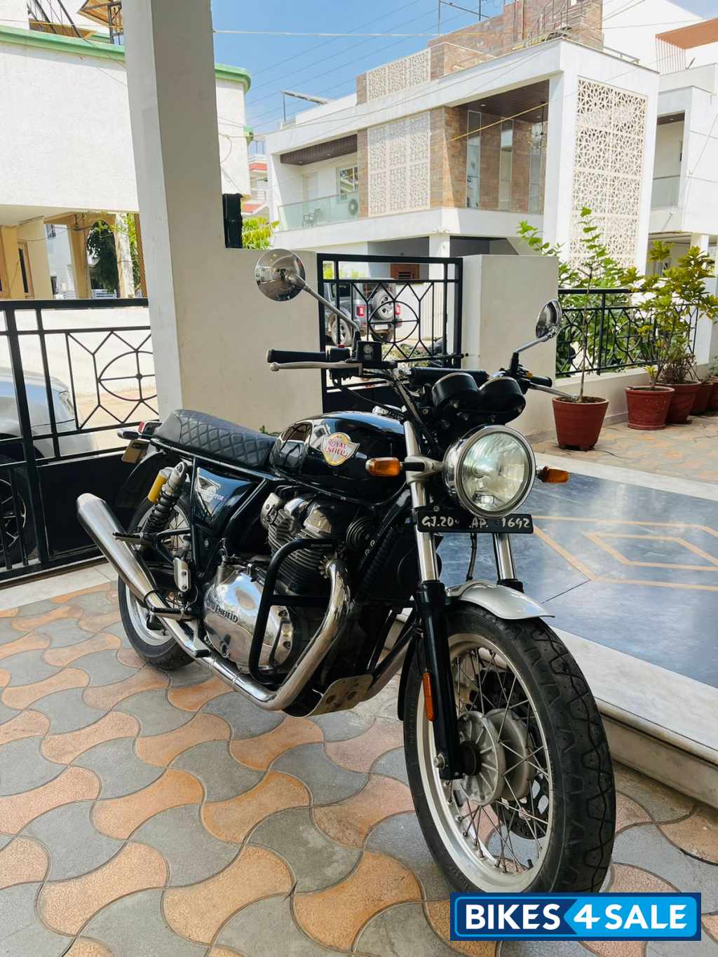 Black Royal Enfield Interceptor 650 Twin