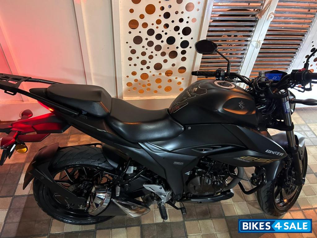 Metallic Mat Black Suzuki Gixxer 250 BS6
