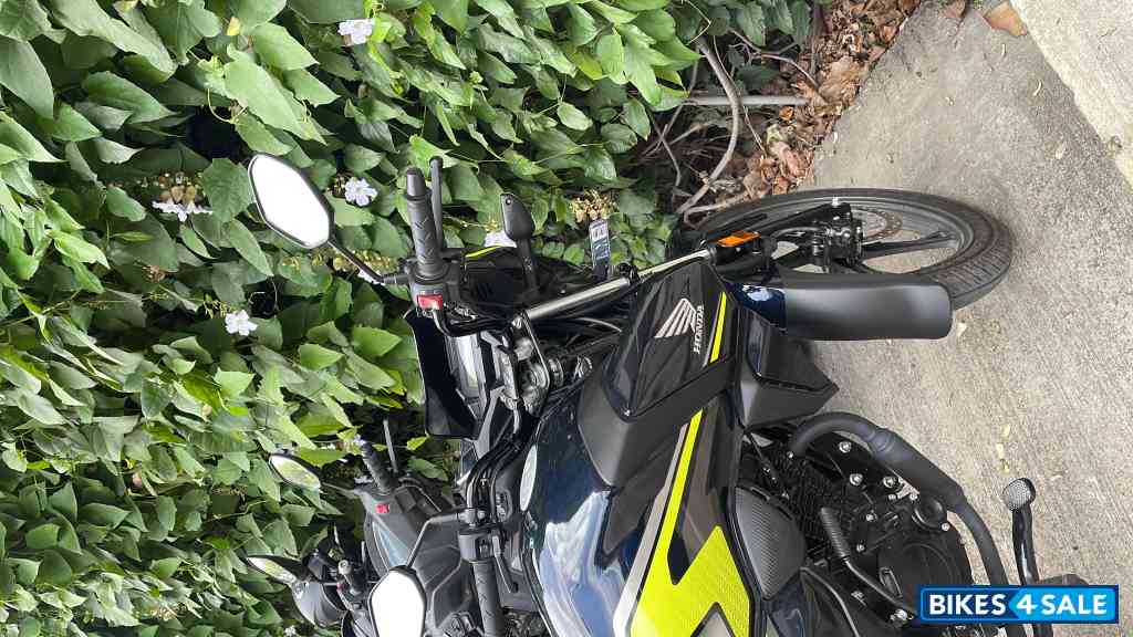 Pearl Blue Honda SP125