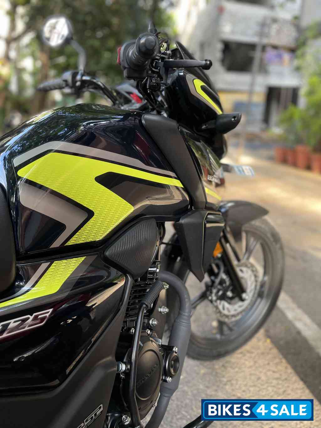 Pearl Blue Honda SP125