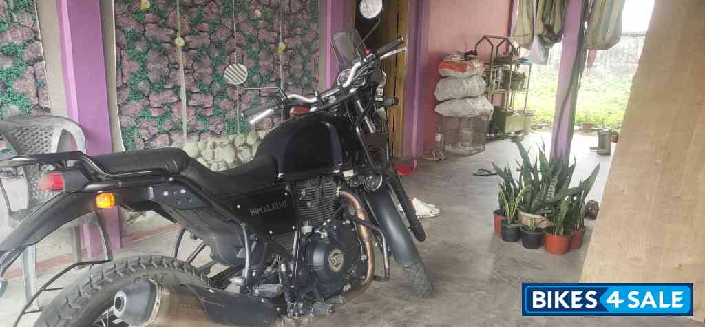 Granite Black Royal Enfield Himalayan Granite black