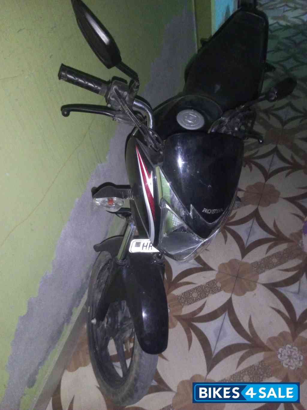 Black Honda Shine 125