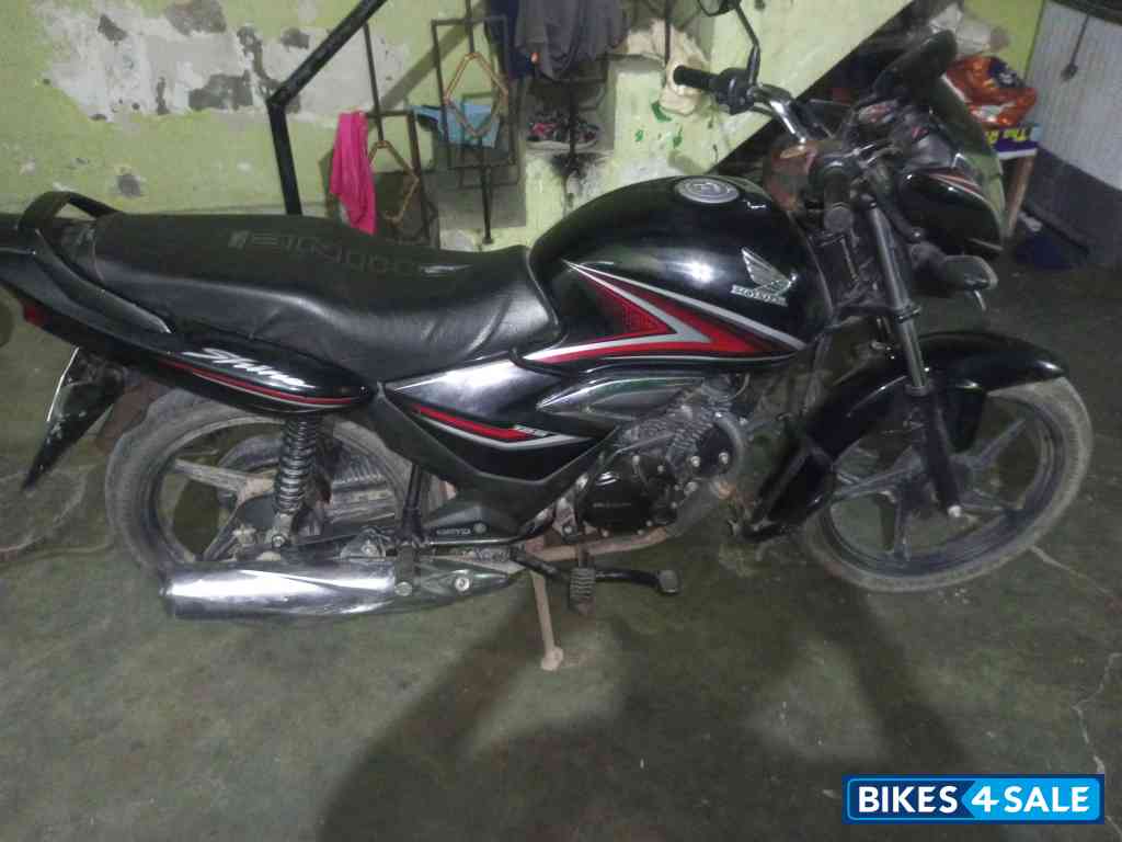 Black Honda Shine 125