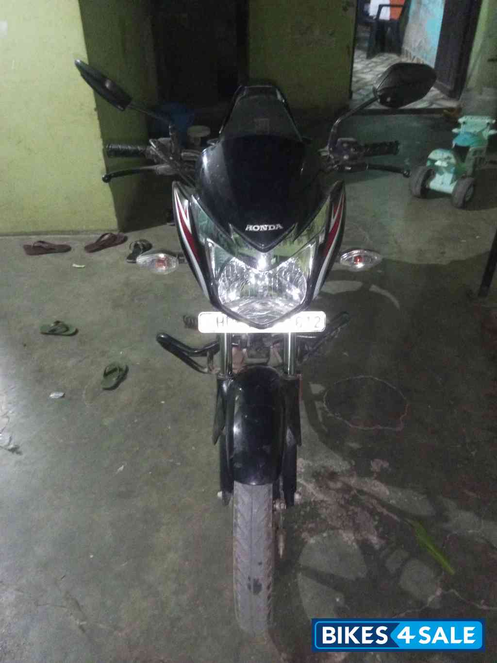 Black Honda Shine 125