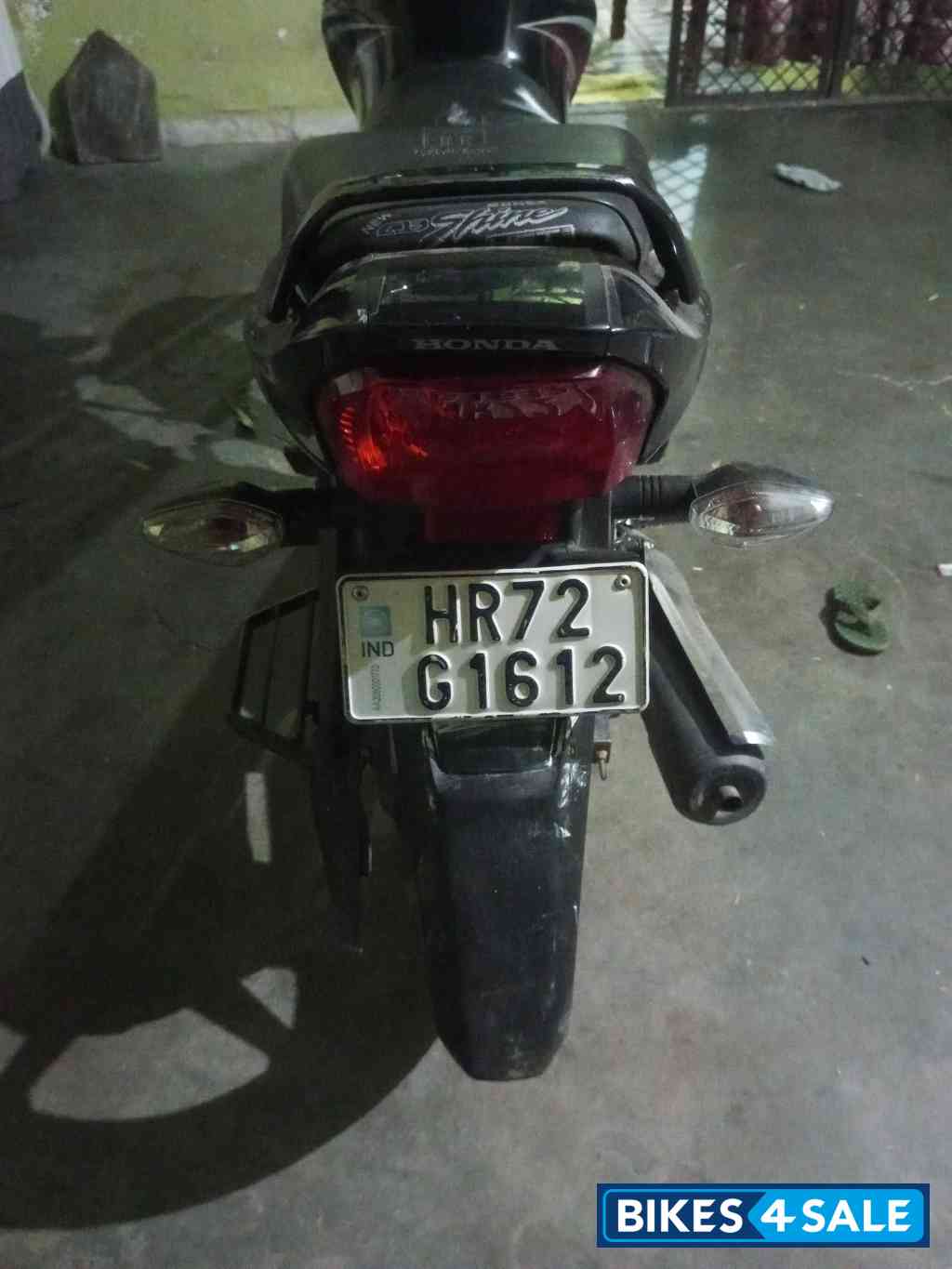 Black Honda Shine 125