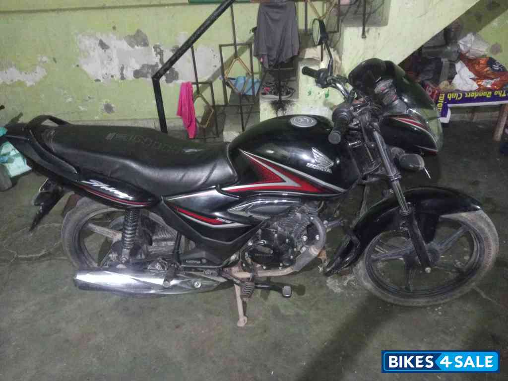 Black Honda Shine 125