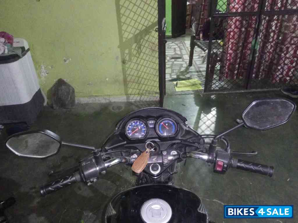 Black Honda Shine 125