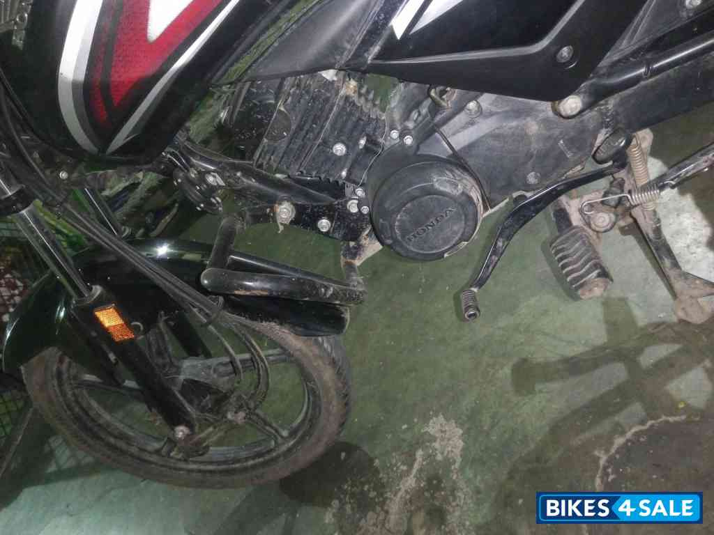 Black Honda Shine 125