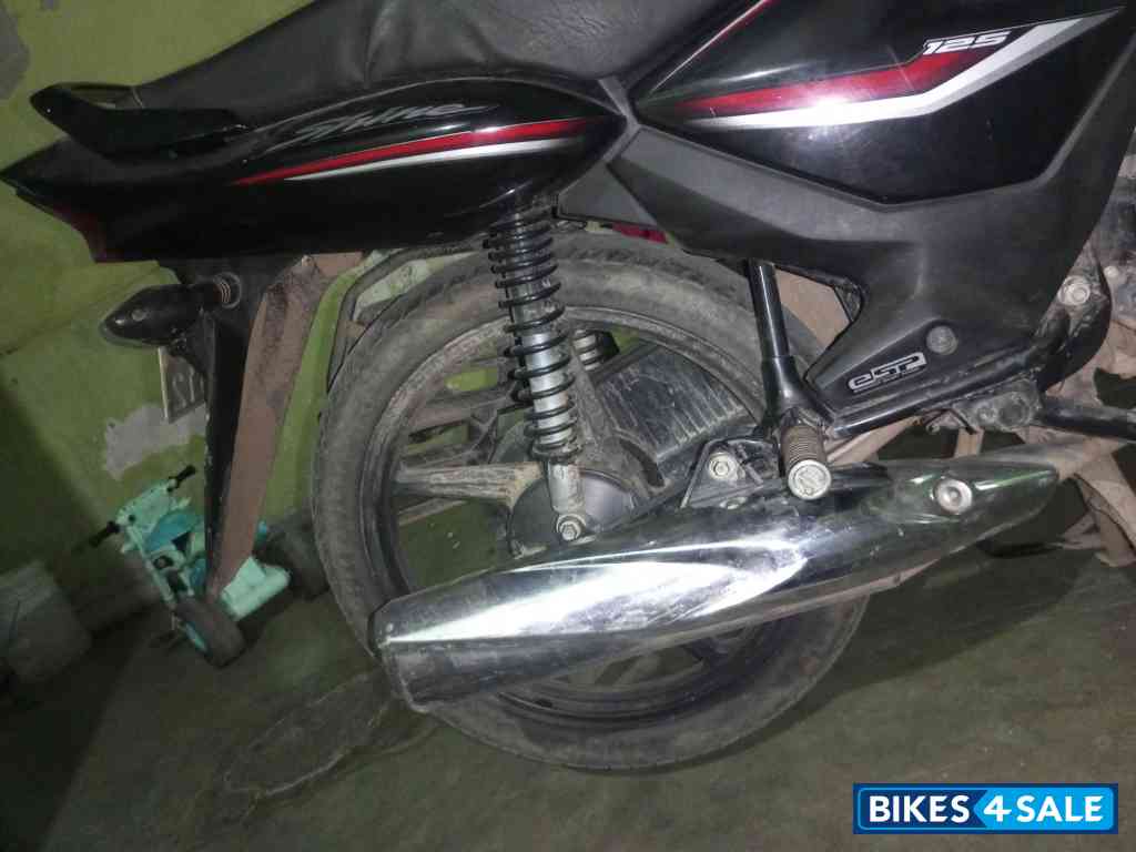 Black Honda Shine 125