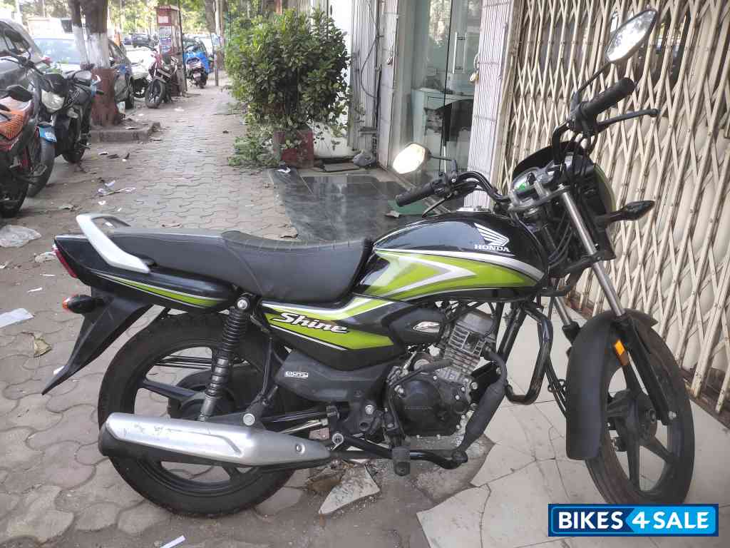 Green Honda Shine 100