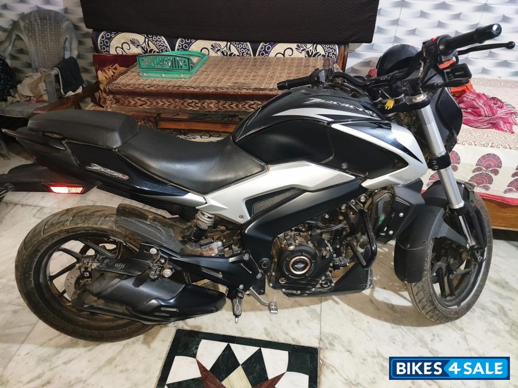 Black White Bajaj Dominar 250