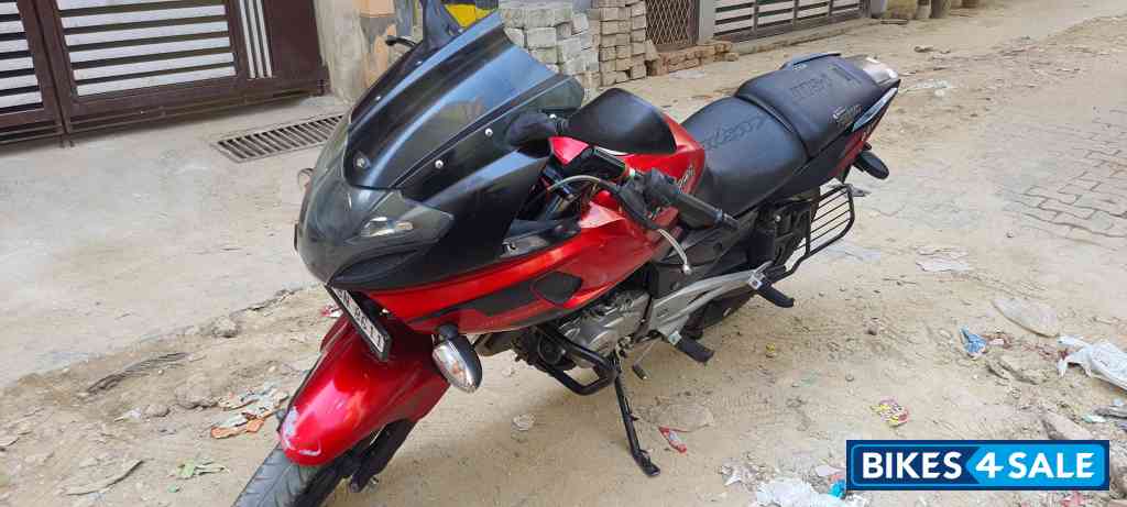 Bajaj Pulsar 220F