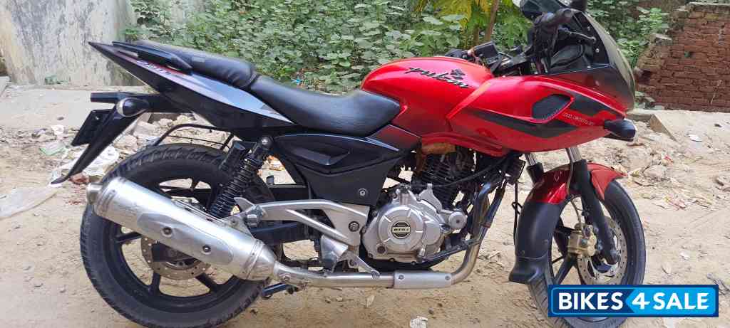 Bajaj Pulsar 220F