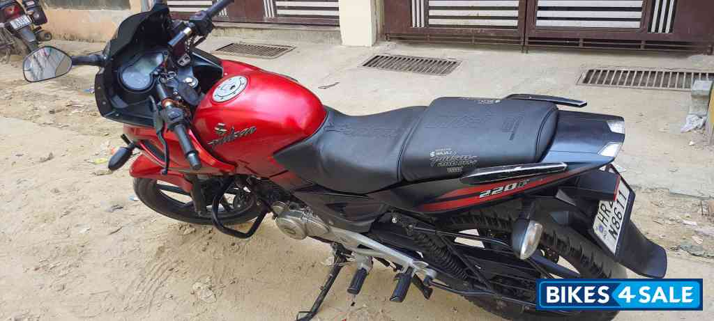 Bajaj Pulsar 220F