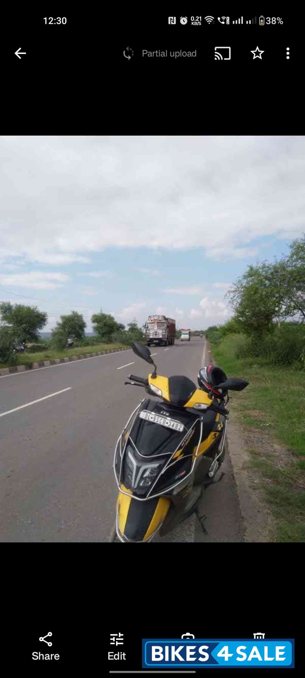 Yellow Blck TVS NTORQ 125 Race Edition