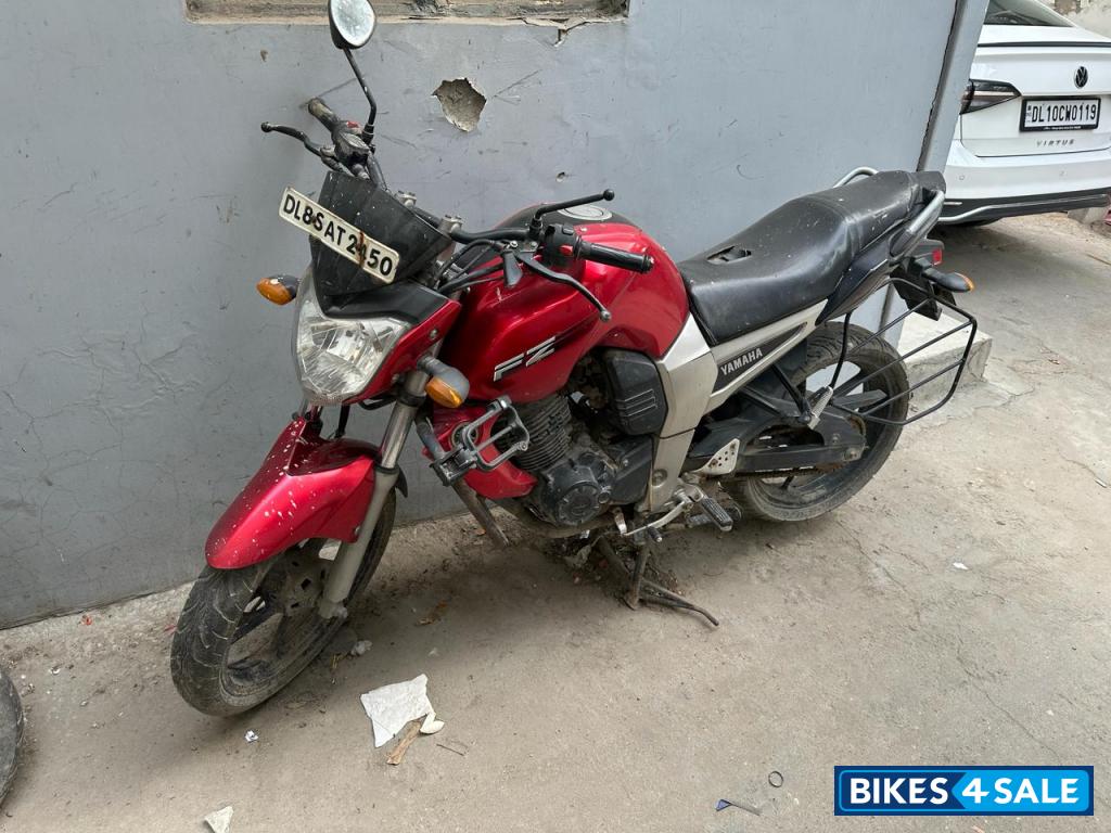 Red Yamaha FZ16
