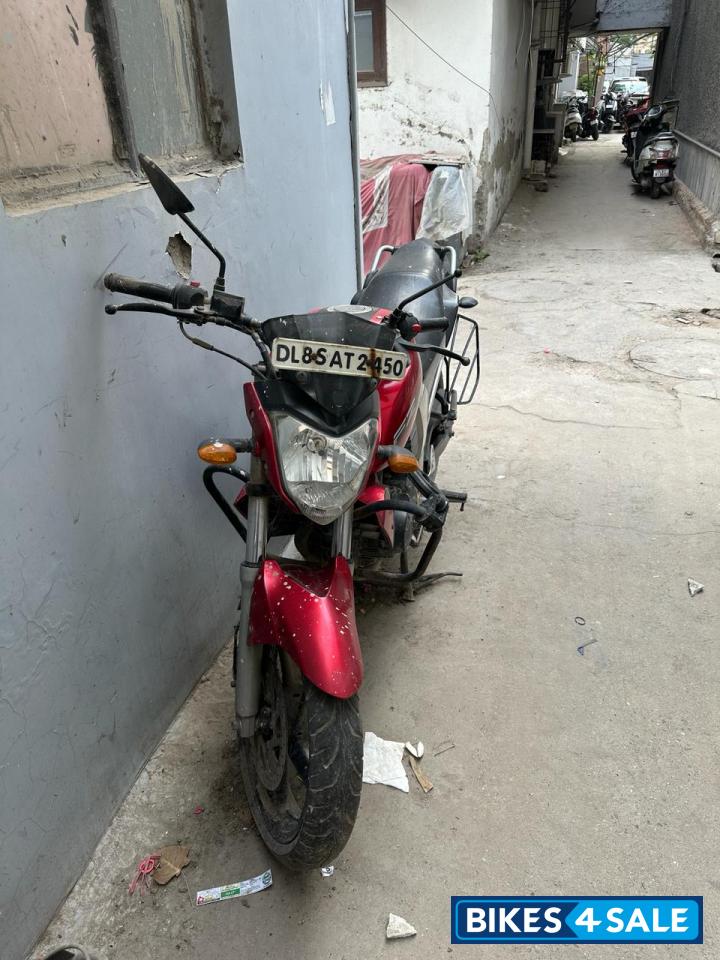 Red Yamaha FZ16 Red Yamaha FZ16