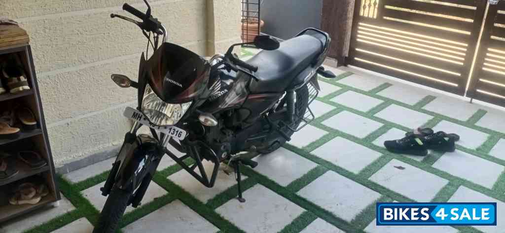 Black Honda Shine 125 Disc