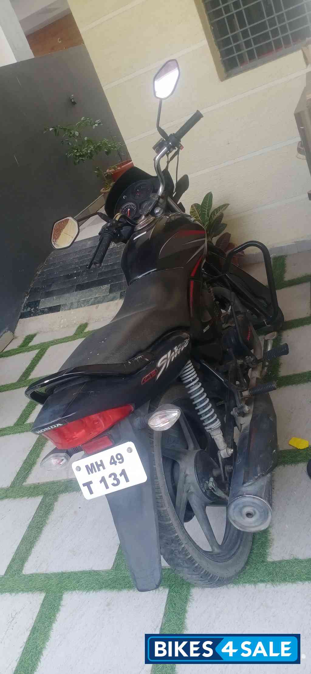 Black Honda Shine 125 Disc