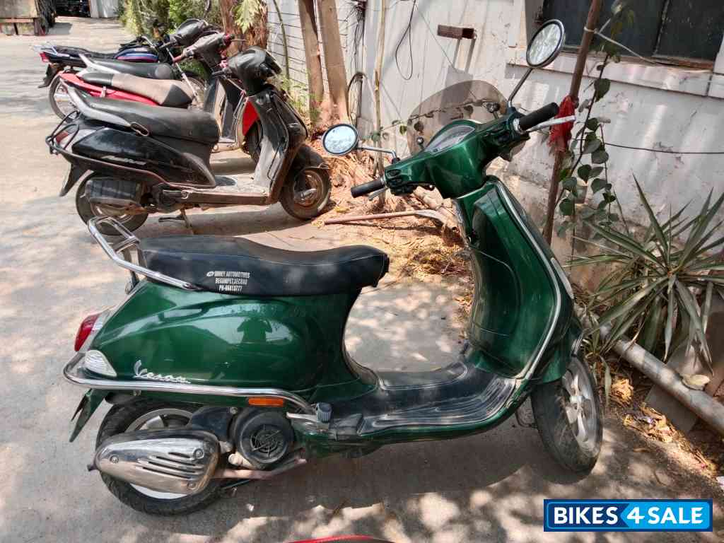 Green Vespa VXL 150