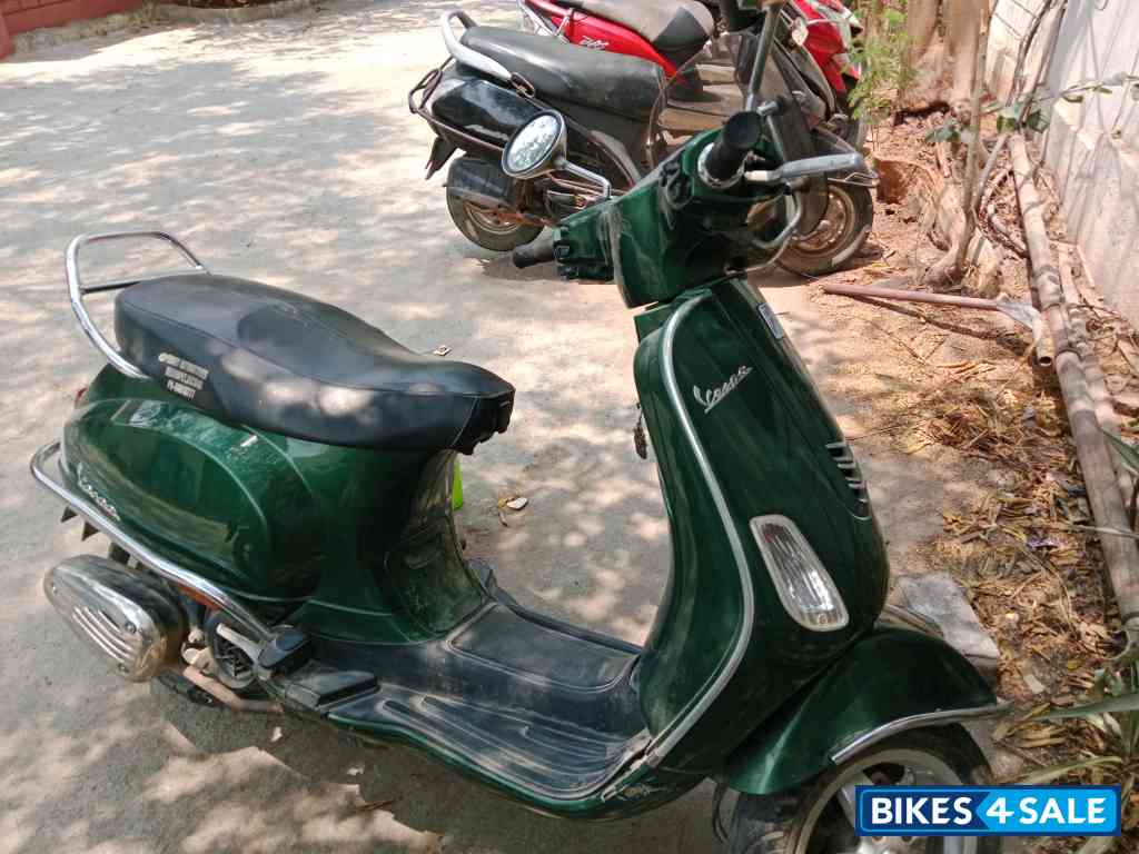 Green Vespa VXL 150
