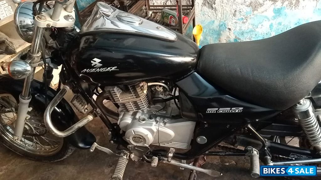 Bajaj Avenger 220 DTS-i
