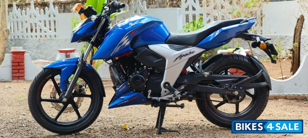 Blue TVS Apache RTR 160 4V