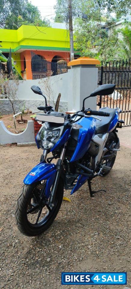 Blue TVS Apache RTR 160 4V