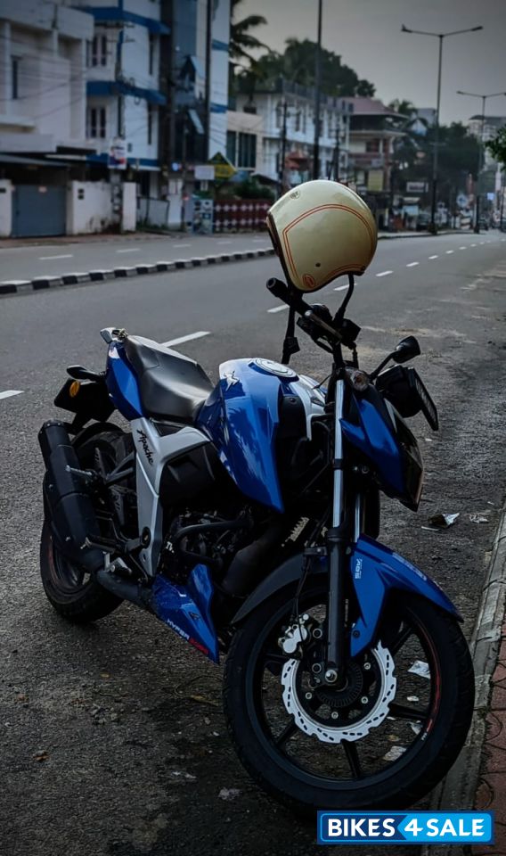 Blue TVS Apache RTR 160 4V