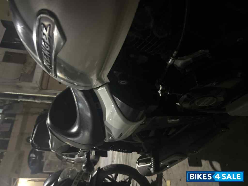 White Bajaj Avenger Street 220