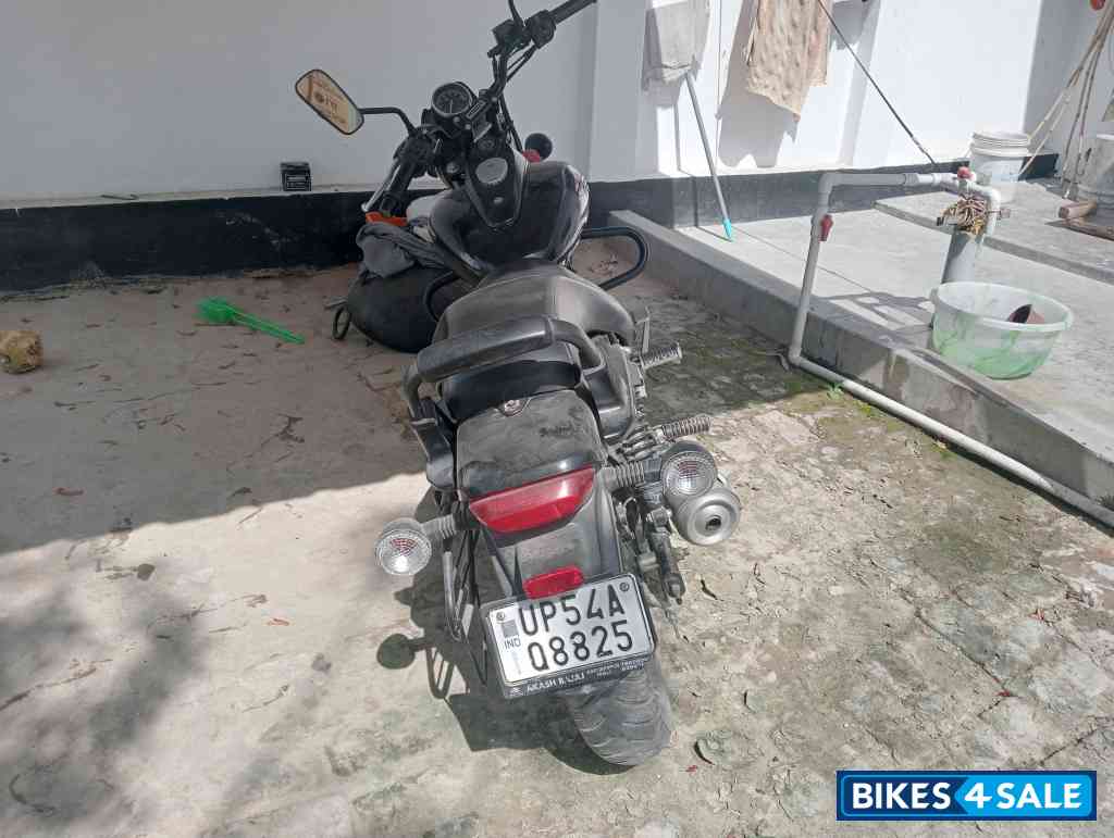 Black Bajaj Avenger Street 160 BS6