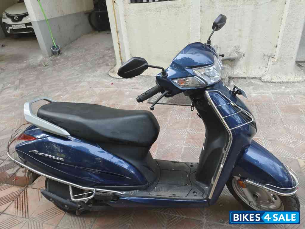 Metallic Blue Honda Activa DLX Limited Edition Metallic Blue Honda Activa DLX Limited Edition