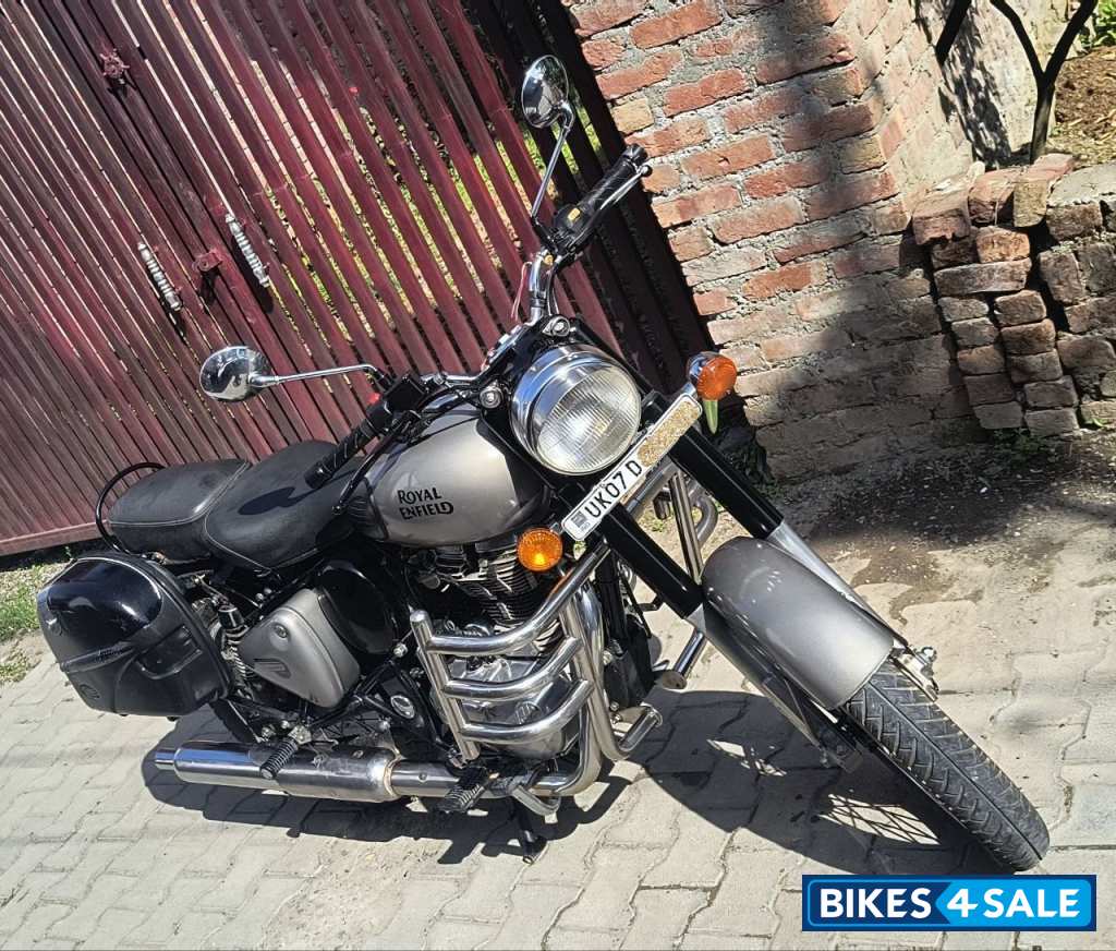 Gunmetal Grey Royal Enfield Classic Gunmetal Grey