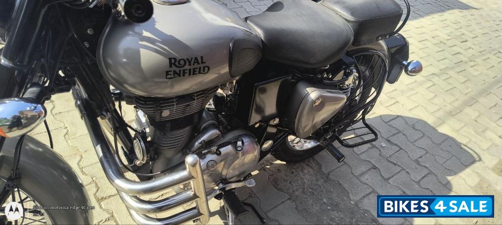 Gunmetal Grey Royal Enfield Classic Gunmetal Grey
