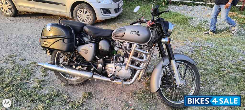 Gunmetal Grey Royal Enfield Classic Gunmetal Grey