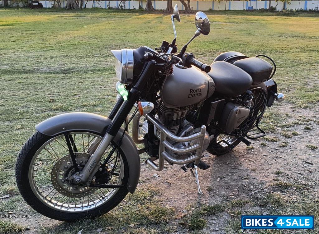 Gunmetal Grey Royal Enfield Classic Gunmetal Grey