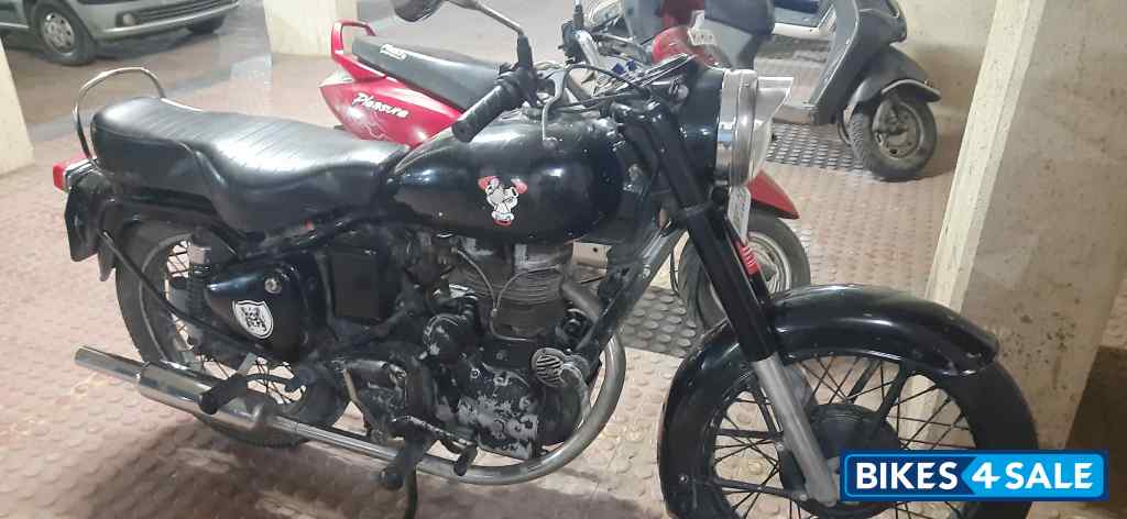 Black Royal Enfield Vintage Bullet