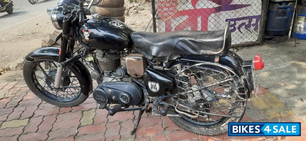 Black Royal Enfield Vintage Bullet Black Royal Enfield Vintage Bullet