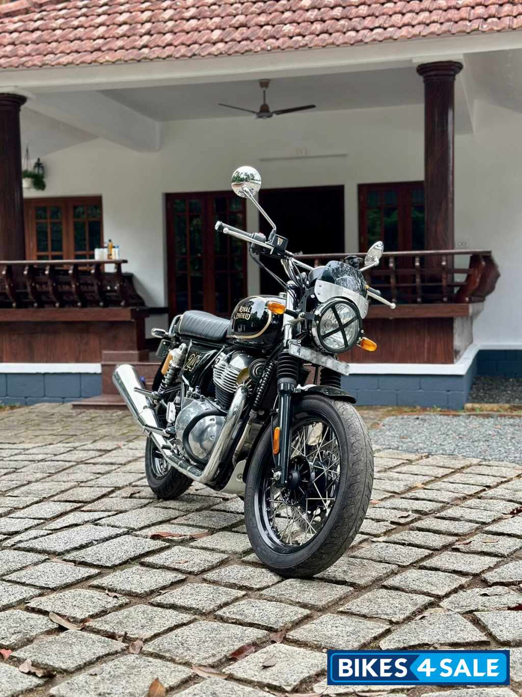 Black Royal Enfield Interceptor 650 Twin